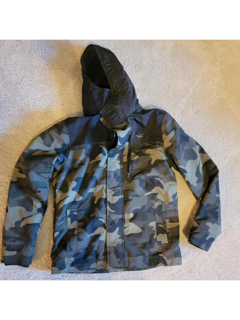 Hollister Co. camo winter jacket in size M #hollister #camouflage